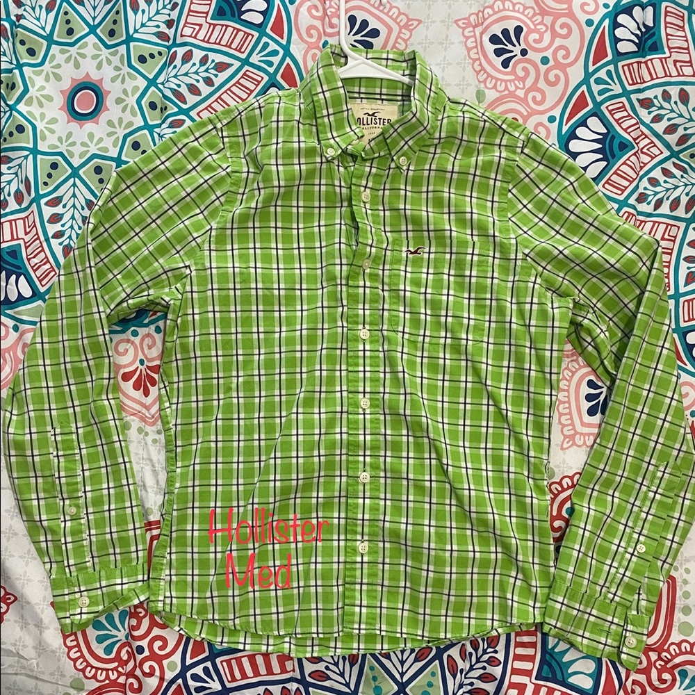 Hollister Plaid Button Men’s Medium